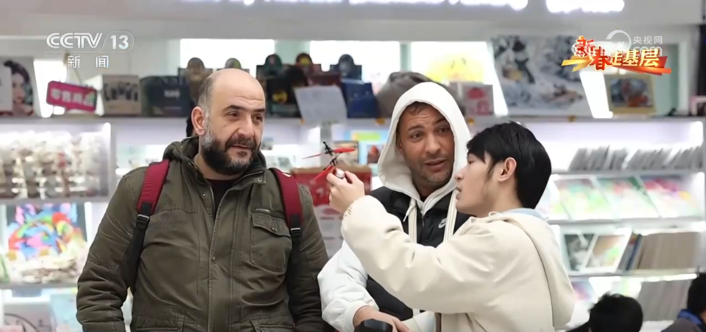 拳”凝聚合力 “品牌出海”成为义乌热词MG不朽情缘正版新春走基层 “攥指成(图4)