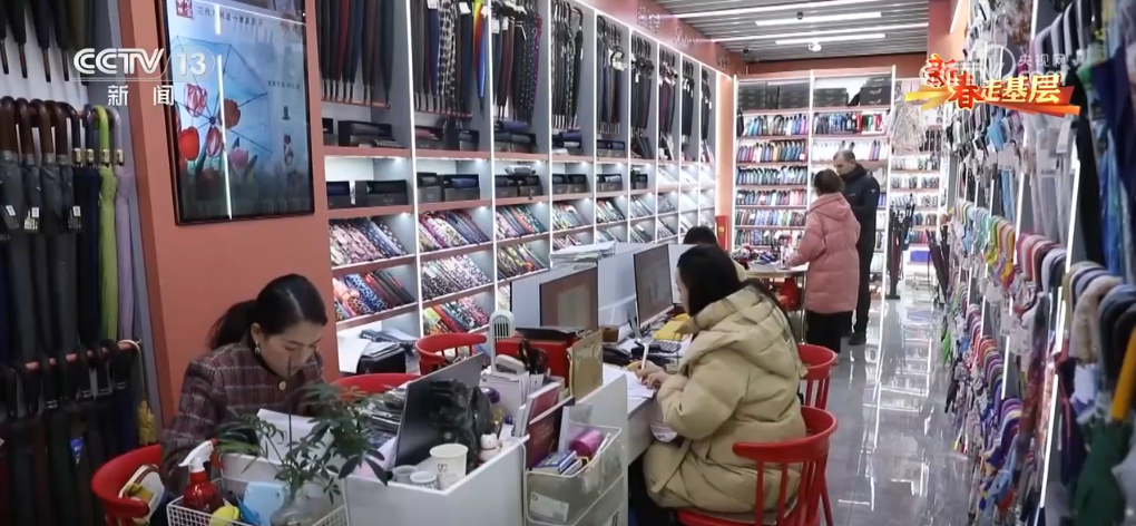 拳”凝聚合力 “品牌出海”成为义乌热词MG不朽情缘正版新春走基层 “攥指成(图2)
